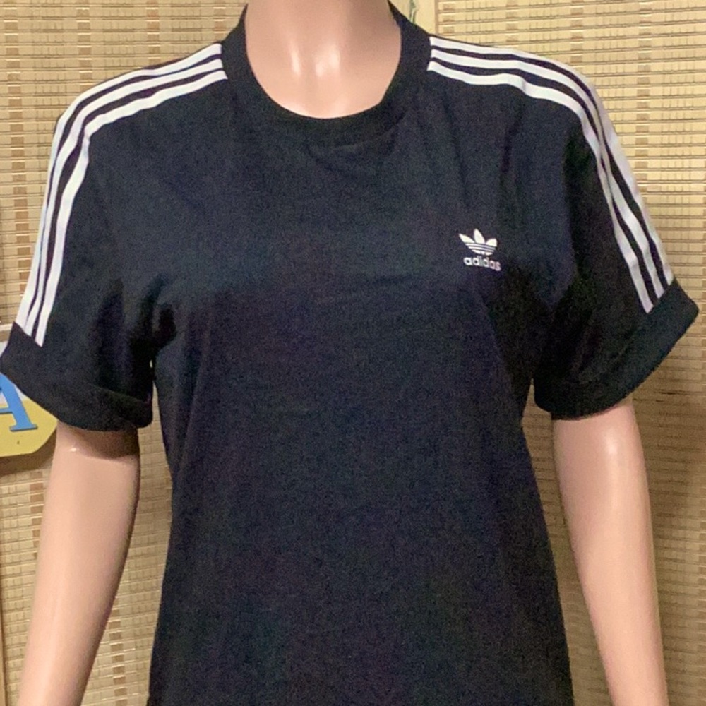 Adidas Small Tee. - image 2